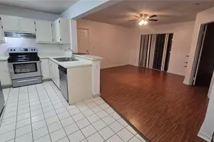 400 W Palm Cir W, Pembroke Pines, FL 33025 - Photo 3