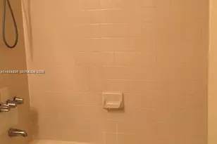 400 W Palm Cir W, Pembroke Pines, FL 33025 - Photo 7