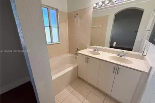 10803 NW 83rd St, Doral, FL 33178 - Photo 23