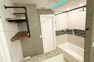 15561 Carriage Ct, Davie, FL 33331 - Photo 21