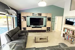 15561 Carriage Ct, Davie, FL 33331 - Photo 7