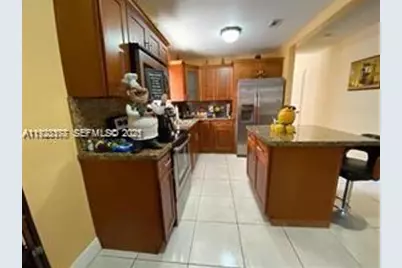 821 W 39 Pl, Hialeah, FL 33012 - Photo 5