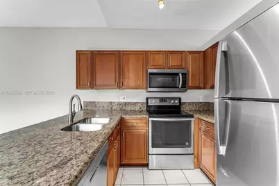 2110 NW 190th Ave, Pembroke Pines, FL 33029 - Photo 9