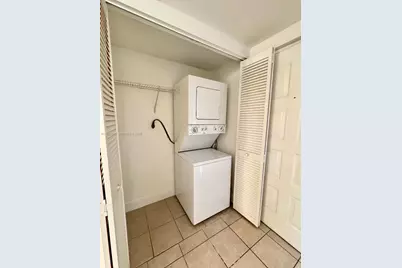 8290 Lake Dr #309, Doral, FL 33166 - Photo 7