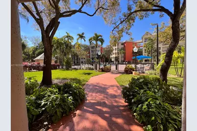 8290 Lake Dr #309, Doral, FL 33166 - Photo 15