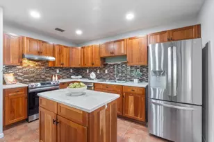 870 NE 35th St, Oakland Park, FL 33334 - Photo 7