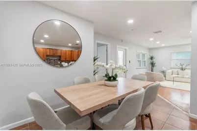 870 NE 35th St, Oakland Park, FL 33334 - Photo 11