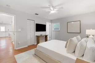 870 NE 35th St, Oakland Park, FL 33334 - Photo 13