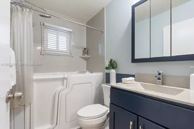 870 NE 35th St, Oakland Park, FL 33334 - Photo 19