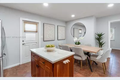 870 NE 35th St, Oakland Park, FL 33334 - Photo 9