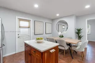 870 NE 35th St, Oakland Park, FL 33334 - Photo 9