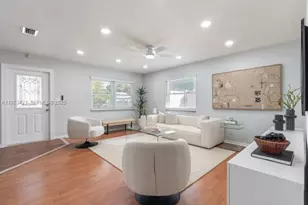 870 NE 35th St, Oakland Park, FL 33334 - Photo 3