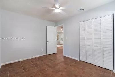 870 NE 35th St, Oakland Park, FL 33334 - Photo 21