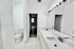 120 Jacaranda Country Club Dr, Plantation, FL 33324 - Photo 19