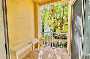 120 Jacaranda Country Club Dr, Plantation, FL 33324 - Photo 7