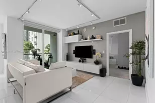 253 NE 2nd St, Miami, FL 33132 - Photo 3