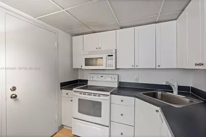 800 West Ave #722, Miami Beach, FL 33139 - Photo 13