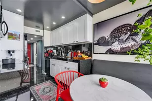 2555 Collins Ave, Miami Beach, FL 33140 - Photo 7