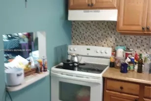 8130 Sunrise Lakes Blvd, Sunrise, FL 33322 - Photo 5