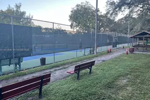 9421 Evergreen Pl, Davie, FL 33324 - Photo 39