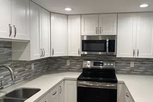 9421 Evergreen Pl, Davie, FL 33324 - Photo 3