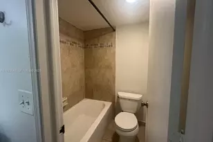 9421 Evergreen Pl, Davie, FL 33324 - Photo 13