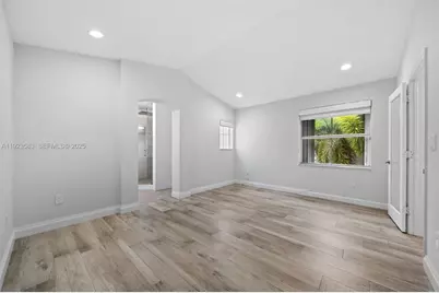 1240 Weeping Willow Way #1240, Hollywood, FL 33019 - Photo 17