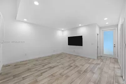 1240 Weeping Willow Way #1240, Hollywood, FL 33019 - Photo 5