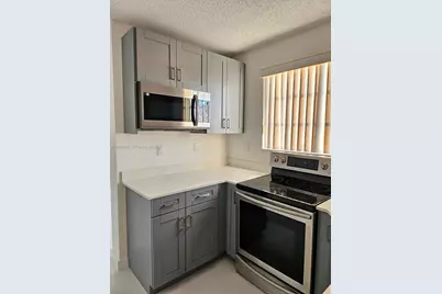 325 NW 72nd Ave #301, Miami, FL 33126 - Photo 5