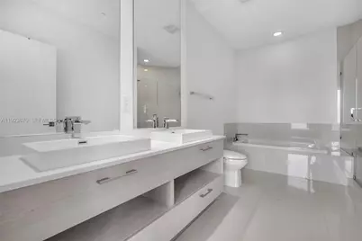 55 SW 9th St #4403, Miami, FL 33130 - Photo 43