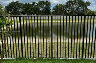 18406 SW 2nd St, Pembroke Pines, FL 33029 - Photo 15