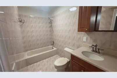 580 E 47th St, Hialeah, FL 33013 - Photo 7