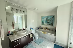 253 NE 2nd St, Miami, FL 33132 - Photo 3