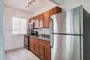 610 12th St, Miami Beach, FL 33139 - Photo 5