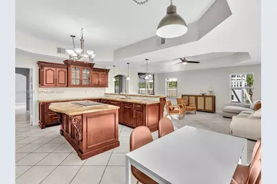 8123 NW 161st Ter, Miami Lakes, FL 33016 - Photo 25