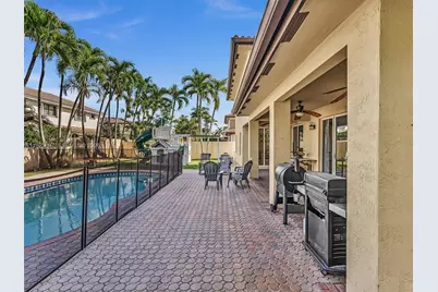 8123 NW 161st Ter, Miami Lakes, FL 33016 - Photo 37