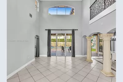 8123 NW 161st Ter, Miami Lakes, FL 33016 - Photo 7