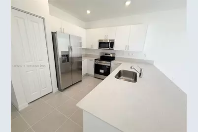 2620 SE 27th Dr, Homestead, FL 33035 - Photo 3