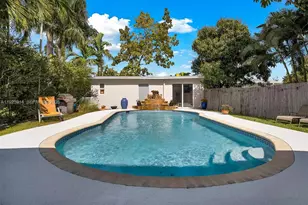 461 NE 115th St, Miami, FL 33161 - Photo 1