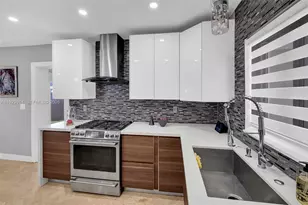 461 NE 115th St, Miami, FL 33161 - Photo 13