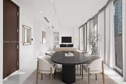 300 Biscayne Boulevard Way #1106E, Miami, FL 33131 - Photo 3