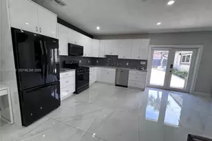 755 N Crescent Dr, Hollywood, FL 33021 - Photo 3