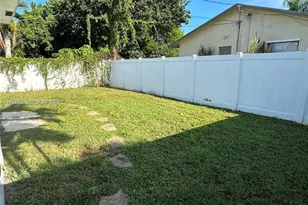 28 SE 4th St, Dania Beach, FL 33004 - Photo 13