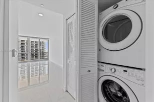 488 NE 18, Miami, FL 33132 - Photo 13