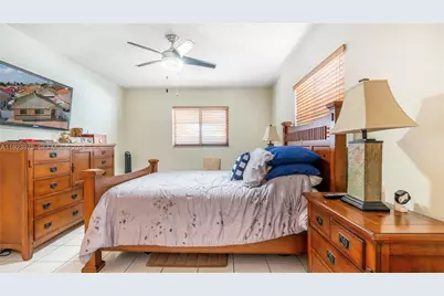 2549 W 72nd Pl, Hialeah, FL 33016 - Photo 35