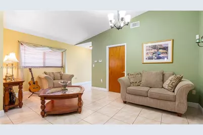 2549 W 72nd Pl, Hialeah, FL 33016 - Photo 11