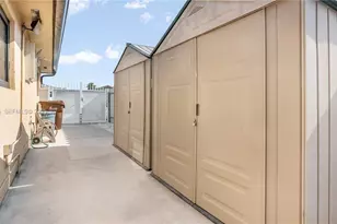 2549 W 72nd Pl, Hialeah, FL 33016 - Photo 45