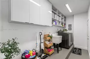 8740 NW 153rd Terrace, Miami Lakes, FL 33018 - Photo 21