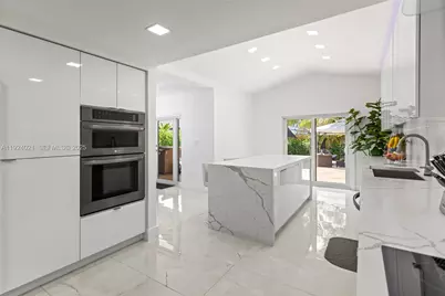 8740 NW 153rd Ter, Miami Lakes, FL 33018 - Photo 15