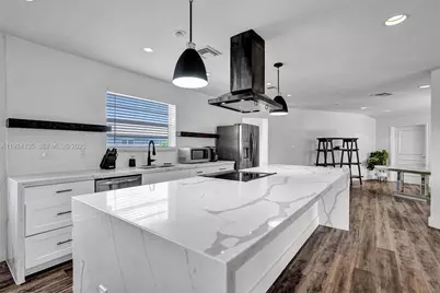 2106 NE 16th Ave, Wilton Manors, FL 33305 - Photo 9